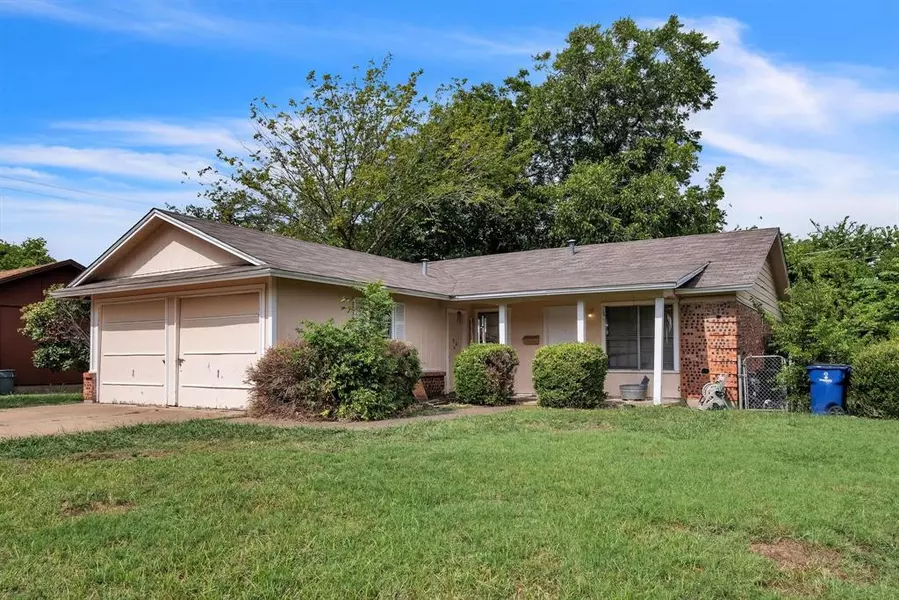 512 Langley Avenue, Everman, TX 76140