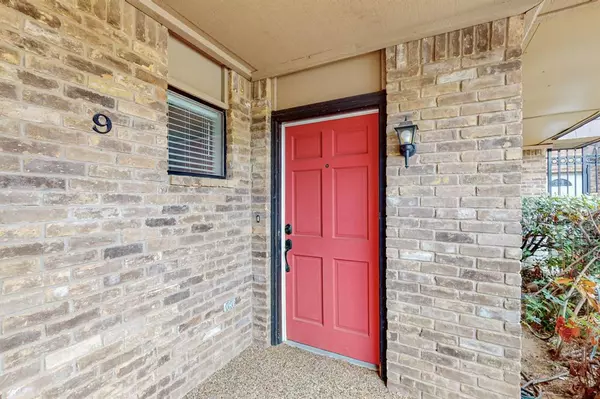 207 E Harwood Road #9, Euless, TX 76039