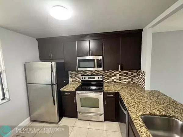 Plantation, FL 33324,40 NW 76th Ave  #104-1