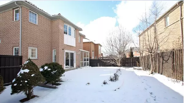 Mississauga, ON L5W 1E2,6336 Western Skies WAY N