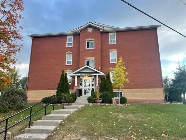 Gananoque, ON K7G 3C6,550 TALBOT PL #402