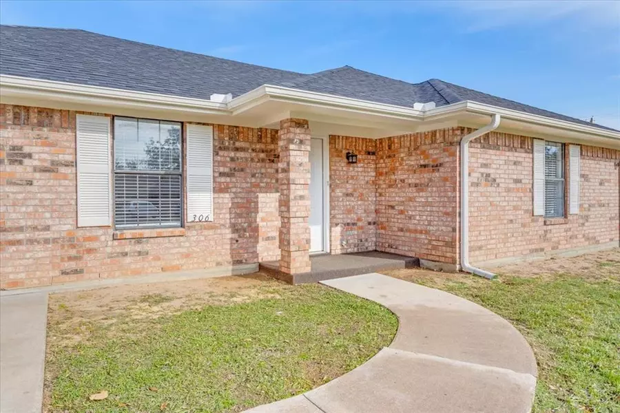 306 E Hunt Street, Leonard, TX 75452