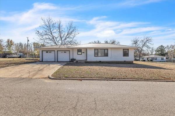 1610 E 10th Street, Shawnee, OK 74801