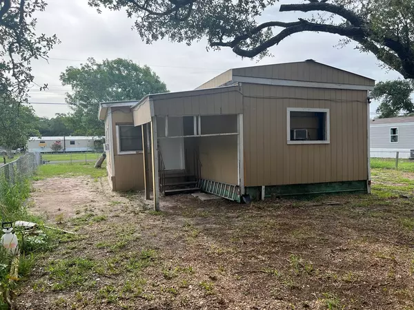 Rockport, TX 78382,719 N DOUGHTY