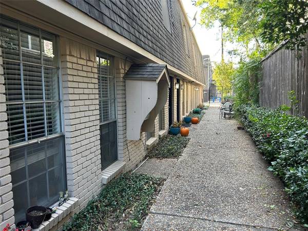 3811 Holland Avenue, Dallas, TX 75219