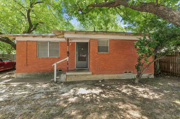 806 N Center Street, Arlington, TX 76011