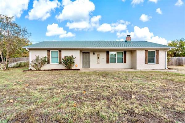 718 County Road 43900, Paris, TX 75462