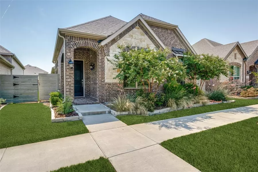 912 Streetside Lane, Argyle, TX 76226