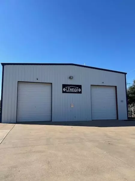 301 W Smith Street, Cleburne, TX 76033