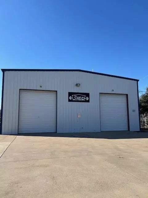 301 W Smith Street, Cleburne, TX 76033