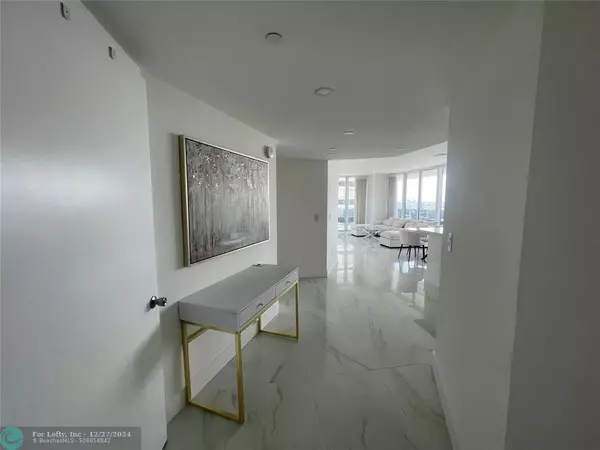 Hallandale Beach, FL 33009,1830 S Ocean Dr  #2406