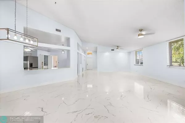 Boca Raton, FL 33496,9789 Boca Gardens Cir  #A