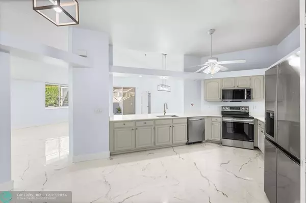 Boca Raton, FL 33496,9789 Boca Gardens Cir  #A