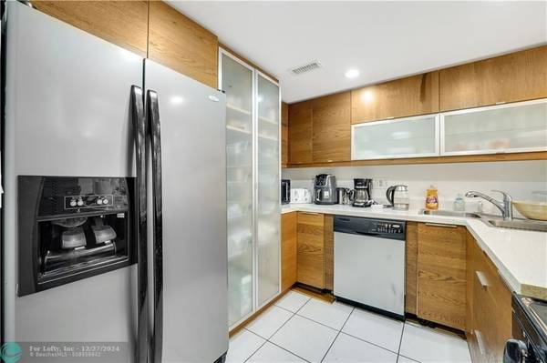 Hallandale Beach, FL 33009,3140 S Ocean Dr  #409