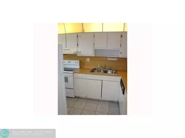 Coral Springs, FL 33065,8433 FOREST HILLS DR  #107