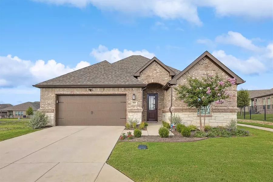 919 Alvero Place, Mansfield, TX 76063