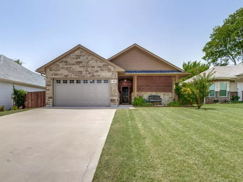 804 E 6th Street, Bonham, TX 75418