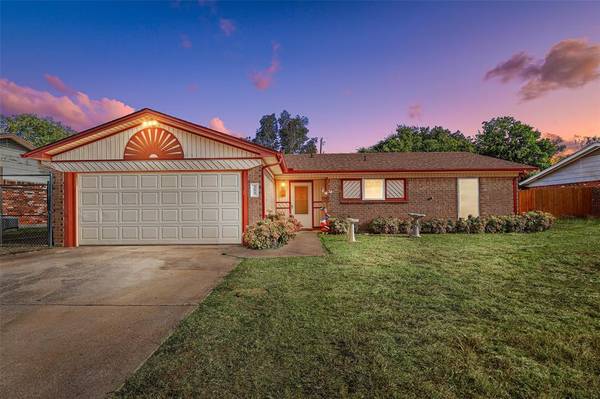 209 Hudson Avenue, Crowley, TX 76036