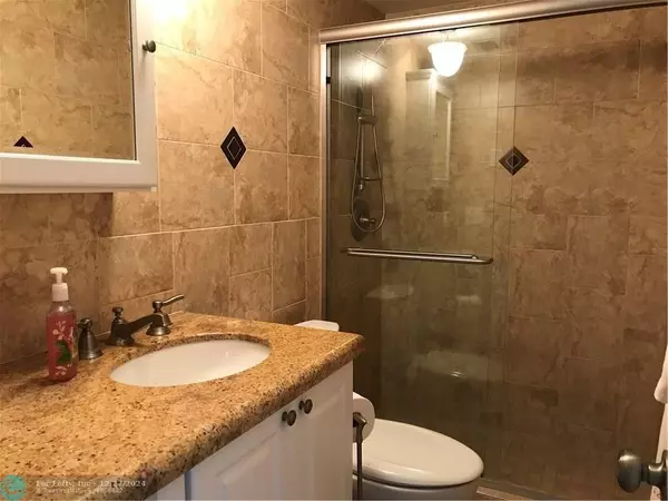 Pompano Beach, FL 33060,750 Pine Dr  #2