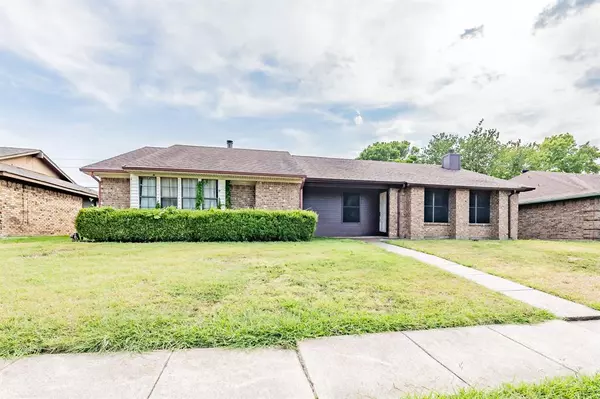 214 E Amberway Lane, Garland, TX 75040