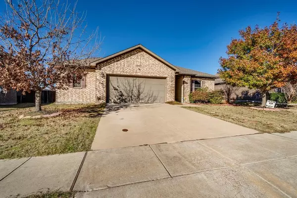 409 Glen Meadow Drive, Glenn Heights, TX 75154