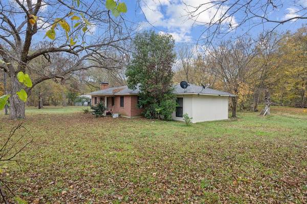 8668 City Lake Road, Kemp, TX 75143