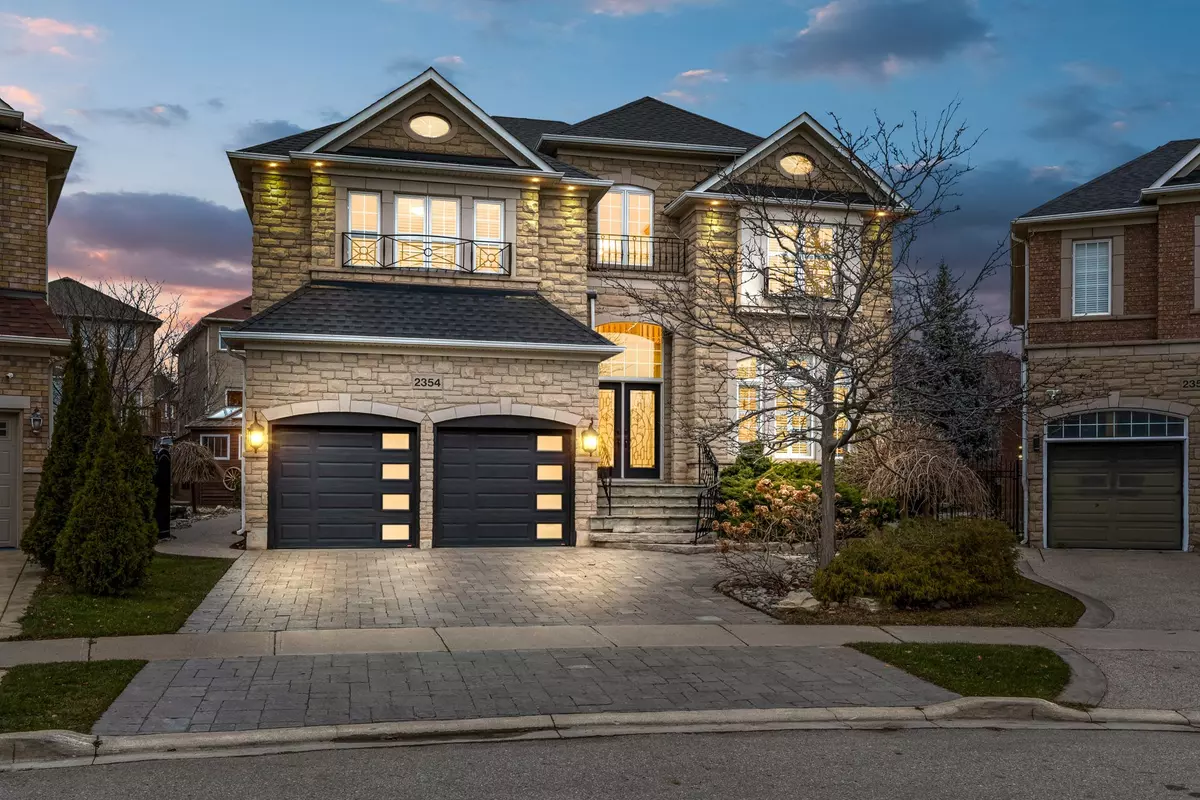 Oakville, ON L6H 7N3,2354 Salcome DR