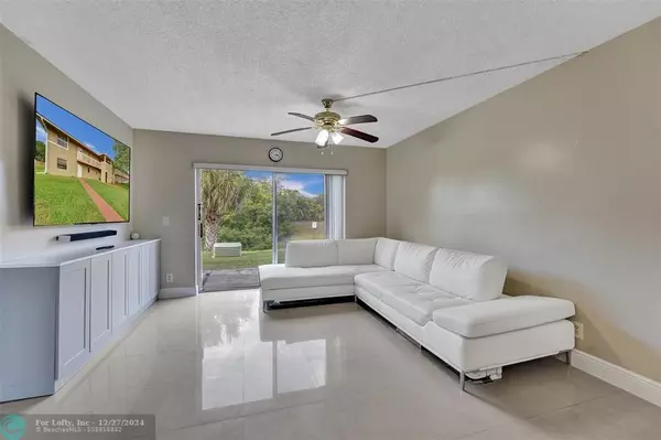 Coral Springs, FL 33071,10129 Twin Lakes Dr  #24a