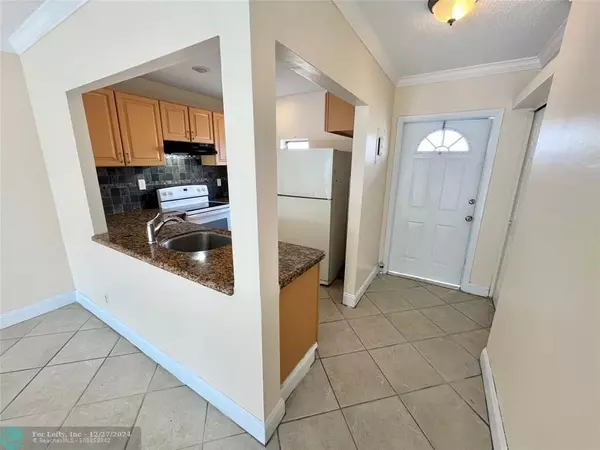 Lauderdale Lakes, FL 33313,5011 W Oakland Park Blvd  #304