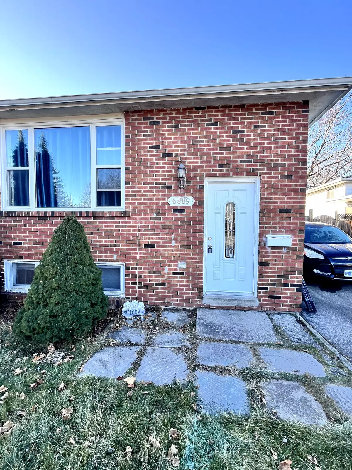 Niagara Falls, ON L2G 5P4,6889 Warden AVE