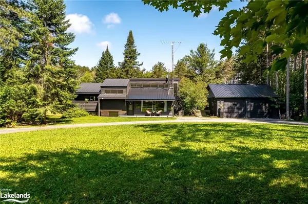 Muskoka Lakes, ON P0B 1M0,1049 LAWRENCE PIT RD