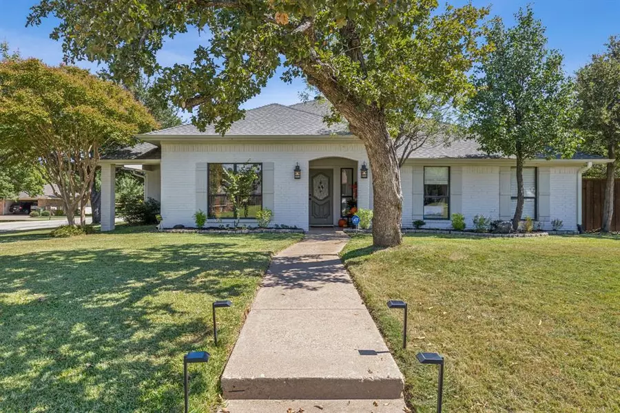 202 Village Tree Drive, Highland Village, TX 75077