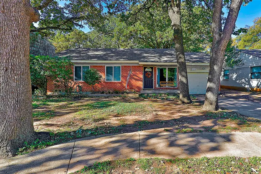 1810 Oak Tree Lane, Arlington, TX 76013