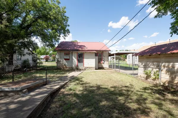 Childress, TX 79201,406 SE Ave H