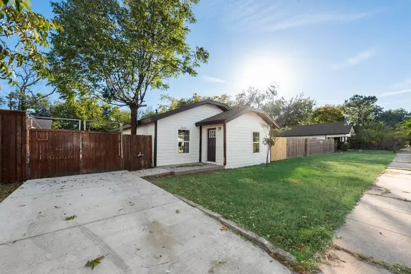 3616 Avenue J,  Fort Worth,  TX 76105