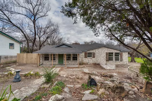 636 Alameda Road, Azle, TX 76020