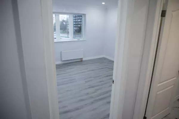 Toronto C06, ON M3H 2R9,548 Sheppard AVE W #Apt 2