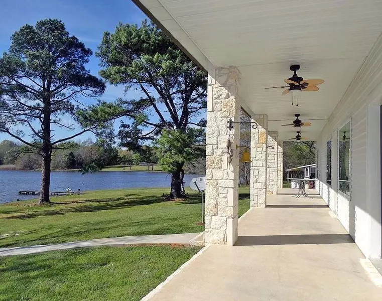 8085 E Lake Drive, Murchison, TX 75778