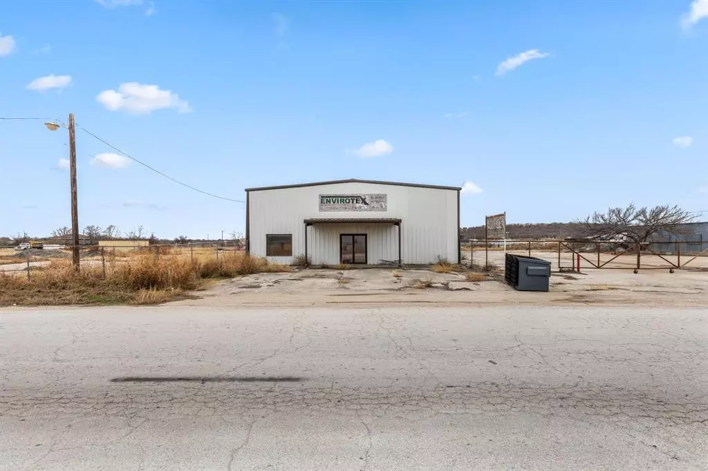 Graham, TX 76450,261 E Industrial Boulevard