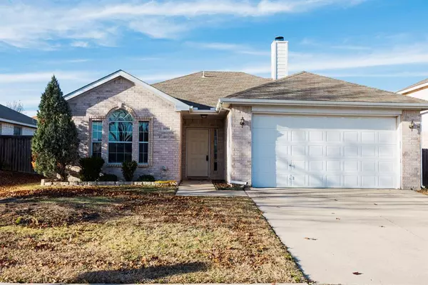 10304 Trevino Lane, Benbrook, TX 76126