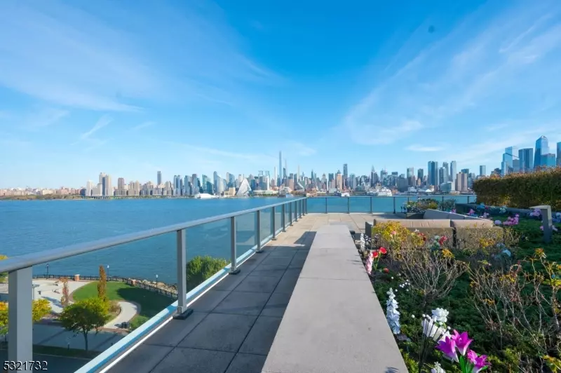 1200 Avenue at Port Imperial #705, Weehawken Twp., NJ 07086