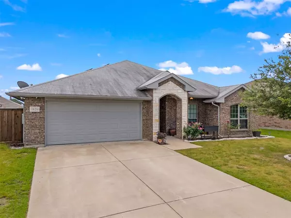 1820 Ridgecrest Drive, Terrell, TX 75160