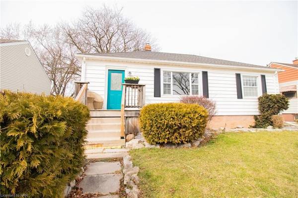 21 BARNES RD, St. Catharines, ON L2P 2Z9