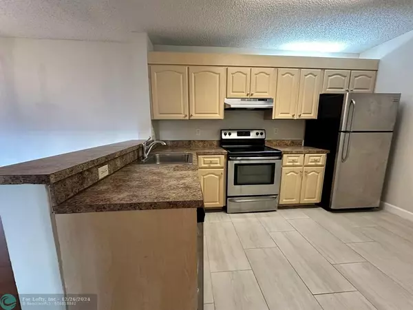 Coral Springs, FL 33067,5781 Riverside Dr  #205