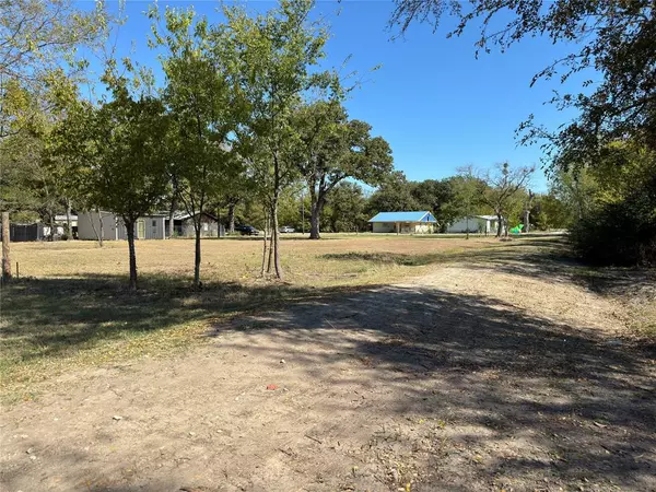 Quinlan, TX 75474,106 N Edward