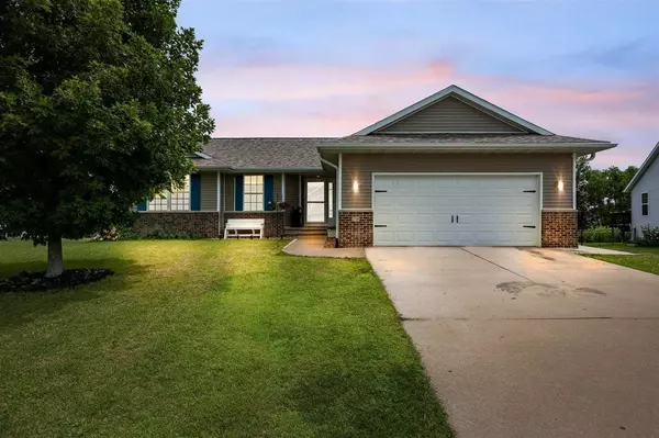 70 Cattail Ln, North Liberty, IA 52317