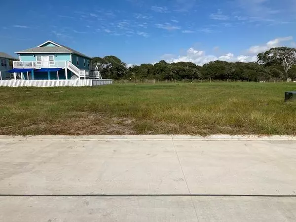 144 Breezeway Drive, Rockport, TX 78382