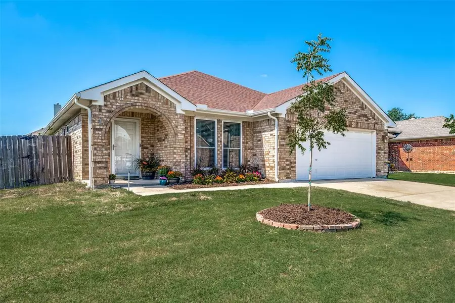 8705 Lariat Circle, Fort Worth, TX 76244