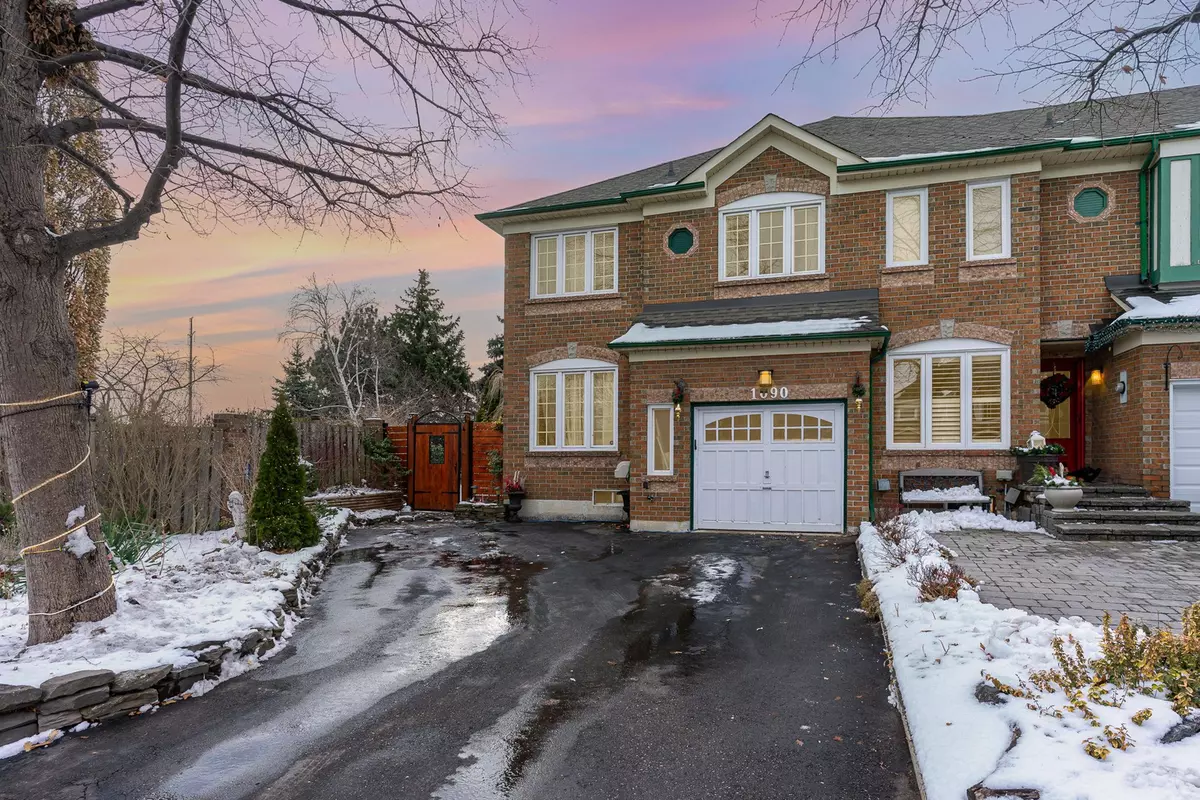 Oakville, ON L6J 7R3,1090 Gable DR