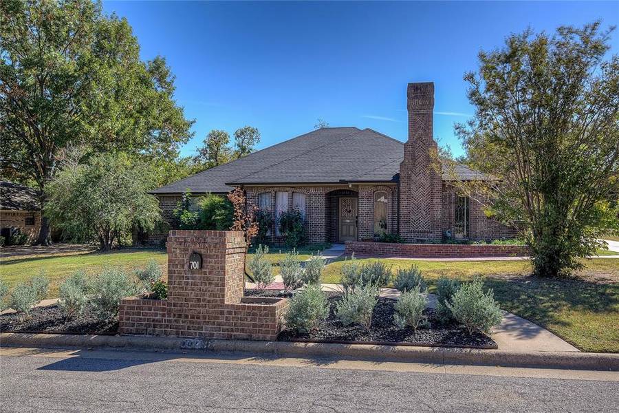 701 River Oaks Drive, Greenville, TX 75402